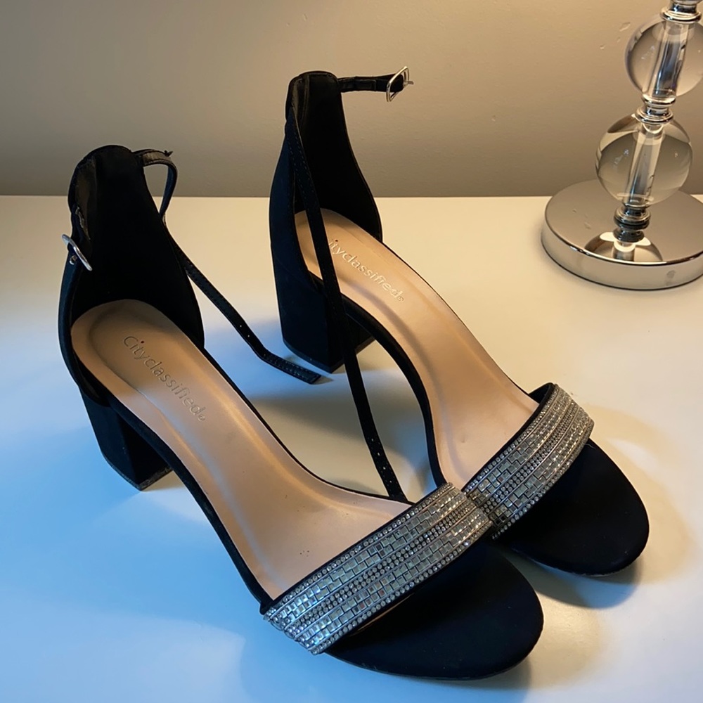 Black Cityclassified heels with rhinestones